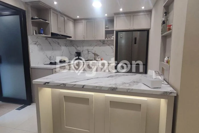 For Sale! Luxury House LT 195m2 Desain Elegan di Green Ville For Sale! Luxury House LT 195m2 Desain Elegan di Green Ville