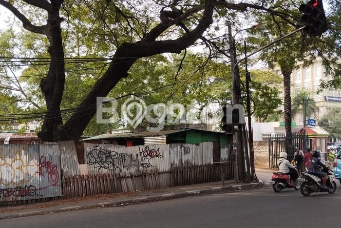 Tanah Dijual Lokasi Strategis di Jakarta Barat dengan Luas 2220m2 Tanah Dijual Lokasi Strategis di Jakarta Barat dengan Luas 2220m2