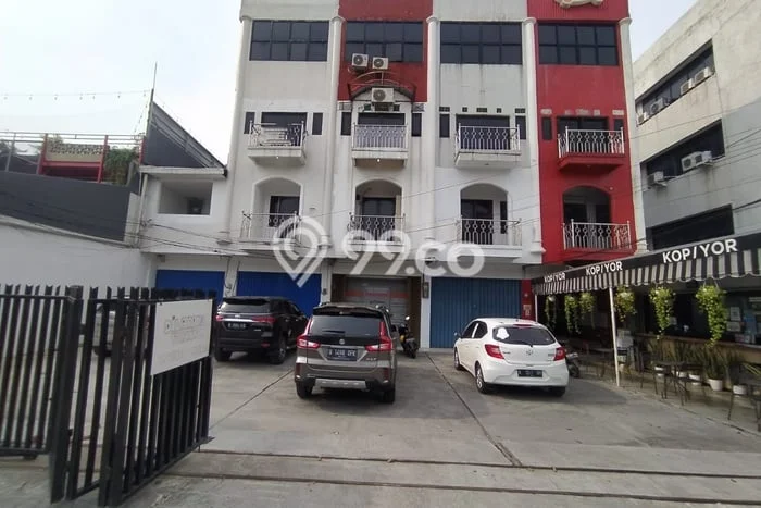 For Rent Ruko Premium Kawasan Pulo Gadung, Luas 256m², Area Utama For Rent Ruko Premium Kawasan Pulo Gadung, Luas 256m², Area Utama