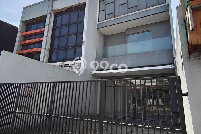 Unit Ruko disewakan di Kebayoran Lama Jakarta Selatan dengan LT 90m2 / LB 405m2 Unit Ruko disewakan di Kebayoran Lama Jakarta Selatan dengan LT 90m2 / LB 405m2