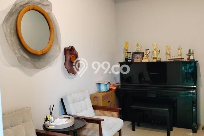Rumah Luxury Modern Tanpa Renovasi di Pakuwon Indah Surabaya Rumah Luxury Modern Tanpa Renovasi di Pakuwon Indah Surabaya