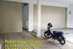 Disewakan! Rumah 2 Kamar Tidur &
3 Kamar Mandi di Otista, Bandung Disewakan! Rumah 2 Kamar Tidur &
3 Kamar Mandi di Otista, Bandung