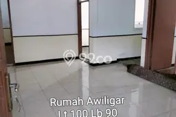Disewakan! Rumah 3 Kamar Tidur &
1 Kamar Mandi di Awiligar, Bandung Disewakan! Rumah 3 Kamar Tidur &
1 Kamar Mandi di Awiligar, Bandung