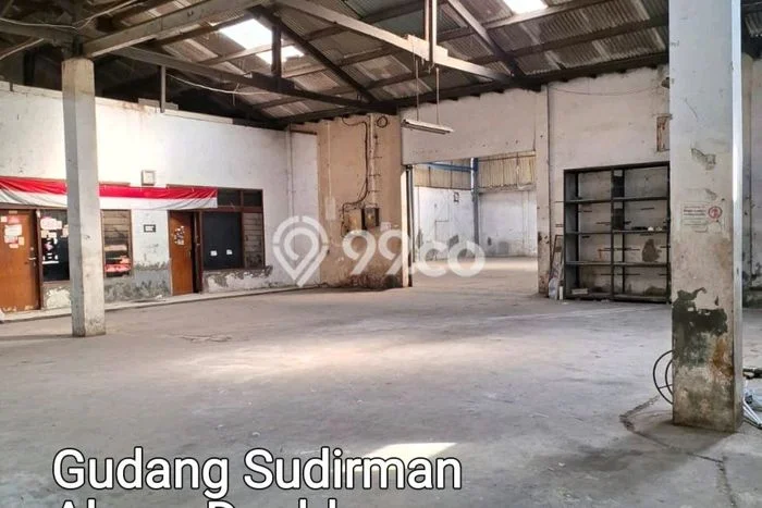 Gudang bagus disewakan di Andir Bandung dengan LB 300m2 harga sewa terbaik Gudang bagus disewakan di Andir Bandung dengan LB 300m2 harga sewa terbaik