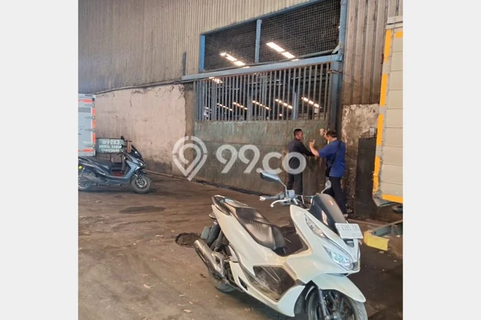 Gudang disewakan lokasi strategis Karawaci Tangerang 3300m2 Gudang disewakan lokasi strategis Karawaci Tangerang 3300m2