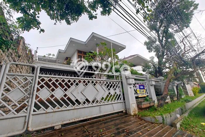Rumah Mewah LB 450m2 Siap Pakai Desain Elegan di papandayan, Semarang Rumah Mewah LB 450m2 Siap Pakai Desain Elegan di papandayan, Semarang