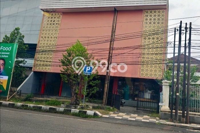 Ruko paling strategis disewakan di Semarang Tengah Semarang Ruko paling strategis disewakan di Semarang Tengah Semarang