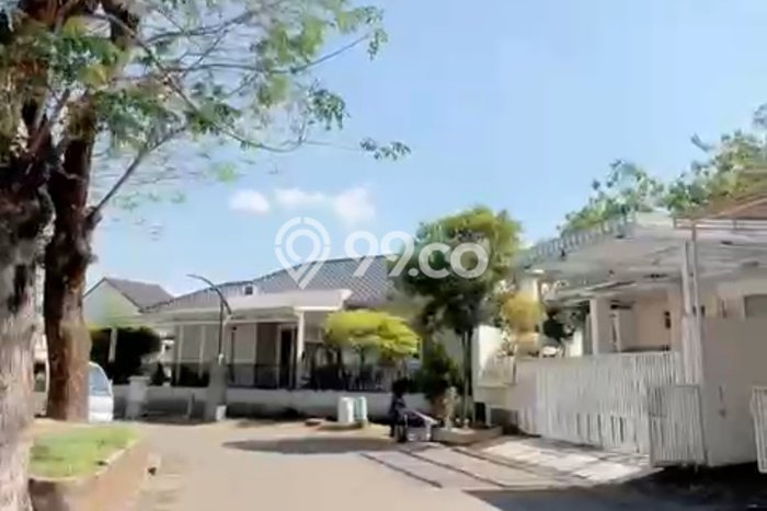 Rumah Elit LB 150m2 Siap Huni Desain Elegan di Candi Golf, Semarang Rumah Elit LB 150m2 Siap Huni Desain Elegan di Candi Golf, Semarang