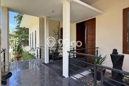 Disewakan! Rumah 5 Kamar Tidur &
4 Kamar Mandi di Kemang, Jakarta Selatan Disewakan! Rumah 5 Kamar Tidur &
4 Kamar Mandi di Kemang, Jakarta Selatan