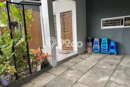 Rumah Modern 3 Kamar LT 153m2 di Taman Kopo Indah Rumah Modern 3 Kamar LT 153m2 di Taman Kopo Indah