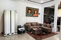 Rumah Lingkungan Asri di Ciwaruga, Bandung, LT 135m2m² Bangunan 200m2m² Rumah Lingkungan Asri di Ciwaruga, Bandung, LT 135m2m² Bangunan 200m2m²