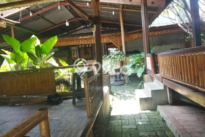 Unit Komersial Paling Strategis di Ciputat Timur Tangerang Selatan dengan LB 300m2 Unit Komersial Paling Strategis di Ciputat Timur Tangerang Selatan dengan LB 300m2