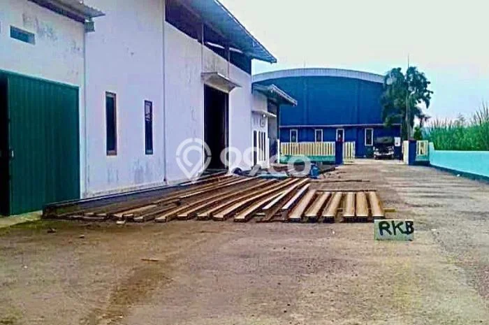 Gudang Dijual di Pati LT 4000m2 & LB 2000m2 Lokasi Terbaik! Gudang Dijual di Pati LT 4000m2 & LB 2000m2 Lokasi Terbaik!