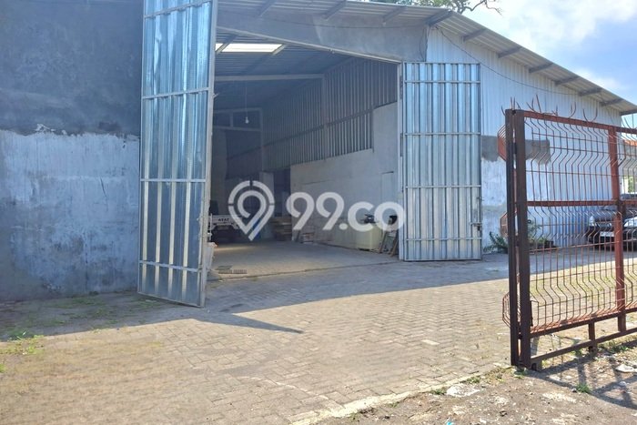 Gudang disewakan di Banyumanik Semarang dengan luas bangunan 1000m2 Gudang disewakan di Banyumanik Semarang dengan luas bangunan 1000m2