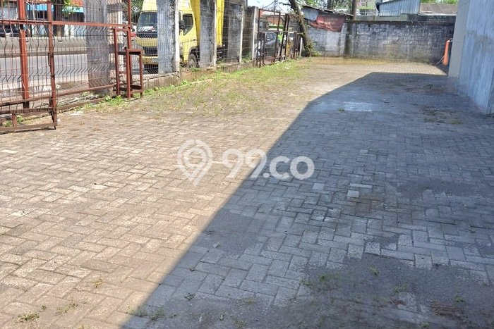Gudang disewakan di Banyumanik Semarang dengan luas bangunan 1000m2 Gudang disewakan di Banyumanik Semarang dengan luas bangunan 1000m2