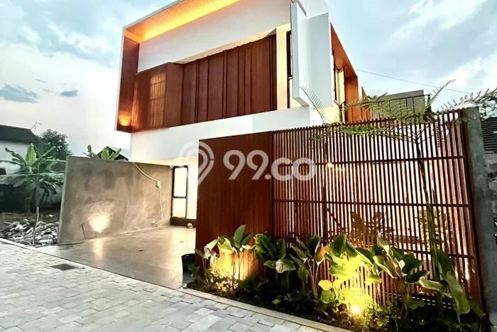 Rumah Elit LB 141m2 Siap Huni Desain Elegan di Condong Catur, Sleman Rumah Elit LB 141m2 Siap Huni Desain Elegan di Condong Catur, Sleman