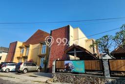 Rumah Mewah LB 750m2 Siap Pakai Desain Elegan di Griya Shanta, Malang Rumah Mewah LB 750m2 Siap Pakai Desain Elegan di Griya Shanta, Malang