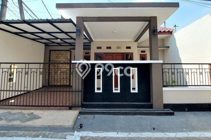 SIAP HUNI! Rumah Strategis di , Luas 108m2m² Bangunan 130m2m² SIAP HUNI! Rumah Strategis di , Luas 108m2m² Bangunan 130m2m²