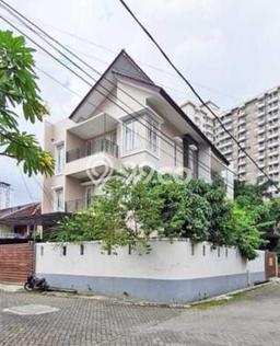 Rumah di Kebon Jeruk Indah,jakbar,uk 14x20.5m,3.5 Lt,hoek,shm,harga 5,5 M Nego Rumah di Kebon Jeruk Indah,jakbar,uk 14x20.5m,3.5 Lt,hoek,shm,harga 5,5 M Nego