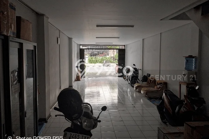 Unit Ruko Paling Strategis di Kebayoran Lama Jakarta Selatan dengan LB 283m2 Unit Ruko Paling Strategis di Kebayoran Lama Jakarta Selatan dengan LB 283m2