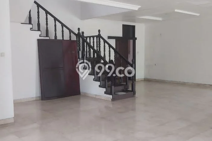 Lokasi strategis! Rumah siap pakai disewakan di Intercon LB 300m2 Lokasi strategis! Rumah siap pakai disewakan di Intercon LB 300m2