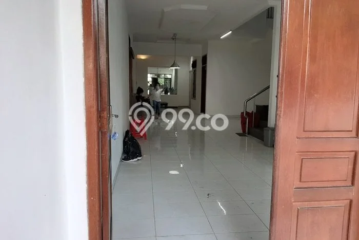 Lokasi strategis! Rumah siap pakai dikontrakkan di Kembangan LB 300m2 Lokasi strategis! Rumah siap pakai dikontrakkan di Kembangan LB 300m2