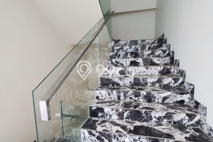 Dijual! Gudang di TB Simatupang Jakarta Selatan LT 1000m2 / LB 2750m2 Kawasan Strategis Dijual! Gudang di TB Simatupang Jakarta Selatan LT 1000m2 / LB 2750m2 Kawasan Strategis