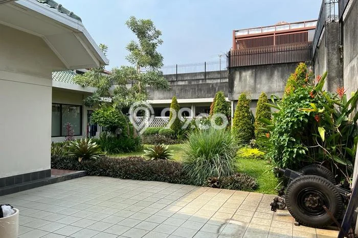 Hunian Strategis Disewakan 4 Kamar di Menteng Boleh Nego Hunian Strategis Disewakan 4 Kamar di Menteng Boleh Nego