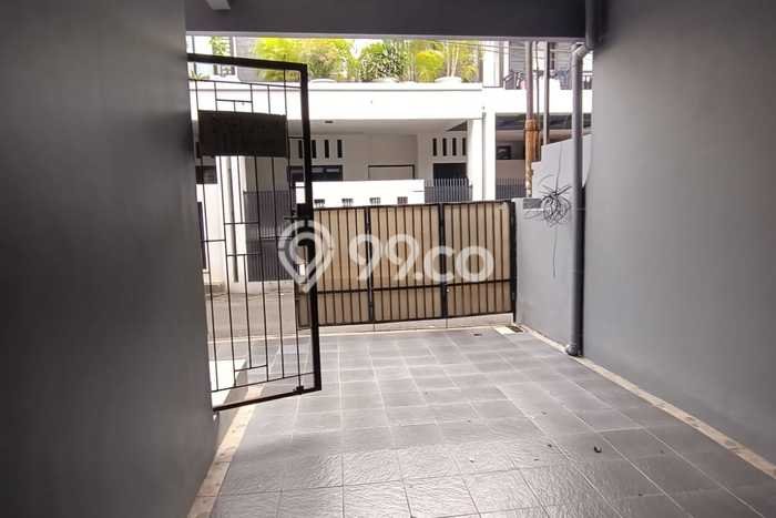 HUNIAN PILIHAN! Rumah kawasan Tebet, 2 KM, Area Strategis, LT 80m² Bangunan 120m² HUNIAN PILIHAN! Rumah kawasan Tebet, 2 KM, Area Strategis, LT 80m² Bangunan 120m²