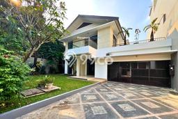 Sewa Rumah Strategis LT 633m2 / LB 650m2 di Pondok Indah, Jakarta Selatan Sewa Rumah Strategis LT 633m2 / LB 650m2 di Pondok Indah, Jakarta Selatan