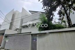 Rumah Nyaman area Kebayoran Baru, 4 KM, Lingkungan Tenang, LT 275m² LB 450m² Rumah Nyaman area Kebayoran Baru, 4 KM, Lingkungan Tenang, LT 275m² LB 450m²