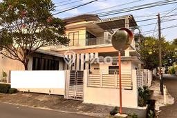 PROPERTI UNGGULAN! Rumah di Cilandak, 3 KT, Lingkungan Premium, LT 200m² LB 250m² PROPERTI UNGGULAN! Rumah di Cilandak, 3 KT, Lingkungan Premium, LT 200m² LB 250m²