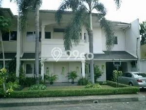Sewa Rumah Nyaman LT 370m2 / LB 348m2 di Cipete, Jakarta Selatan Sewa Rumah Nyaman LT 370m2 / LB 348m2 di Cipete, Jakarta Selatan
