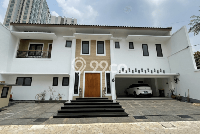 Hunian Ideal dengan LT 430m2 & LB 700m2 Disewakan di Kemang Hunian Ideal dengan LT 430m2 & LB 700m2 Disewakan di Kemang