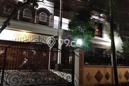 Dijual Rumah Luas Elegan Dengan View Eksklusif di Kemang, Jakarta Selatan Dijual Rumah Luas Elegan Dengan View Eksklusif di Kemang, Jakarta Selatan
