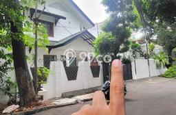 Rumah kawasan Kuningan, 4 KM, Lingkungan Premium, Luas 150m² Bangunan 160m² Rumah kawasan Kuningan, 4 KM, Lingkungan Premium, Luas 150m² Bangunan 160m²