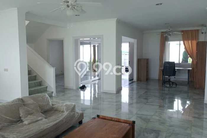 Sewa Rumah Nyaman LT 370m2 / LB 348m2 di Cipete, Jakarta Selatan Sewa Rumah Nyaman LT 370m2 / LB 348m2 di Cipete, Jakarta Selatan