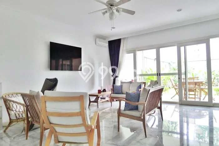 Sewa Rumah Nyaman LT 370m2 / LB 348m2 di Cipete, Jakarta Selatan Sewa Rumah Nyaman LT 370m2 / LB 348m2 di Cipete, Jakarta Selatan