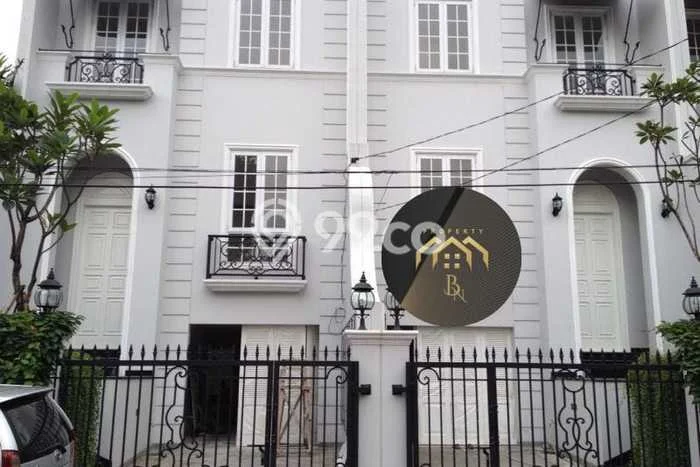 Disewakan! Rumah 4 Kamar Tidur &
4 Kamar Mandi di Cipete, Jakarta Selatan Disewakan! Rumah 4 Kamar Tidur &
4 Kamar Mandi di Cipete, Jakarta Selatan