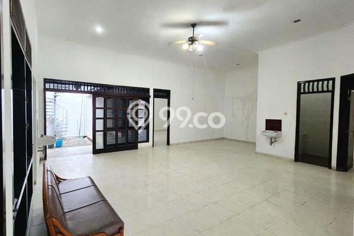 Hunian Cantik Modern Lb 240m2 di Semarang Utara, Semarang Hunian Cantik Modern Lb 240m2 di Semarang Utara, Semarang