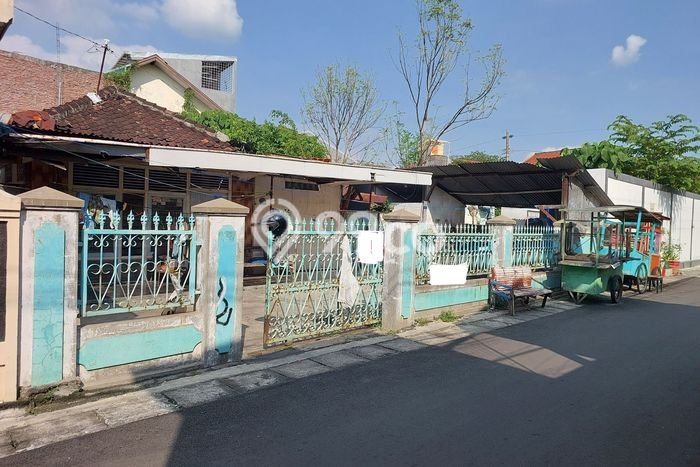 Lahan Strategis di Semarang Tengah Dijual dengan Luas 239m2 Lahan Strategis di Semarang Tengah Dijual dengan Luas 239m2