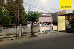 Rumah Elit Modern Tanpa Renovasi di Ketintang Surabaya Rumah Elit Modern Tanpa Renovasi di Ketintang Surabaya