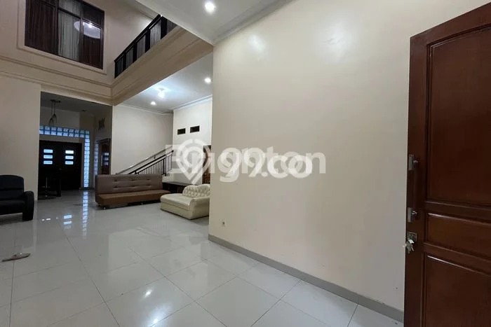 Lokasi terbaik! Rumah siap huni disewakan di Teluk Betung Barat LB 350m2 Lokasi terbaik! Rumah siap huni disewakan di Teluk Betung Barat LB 350m2