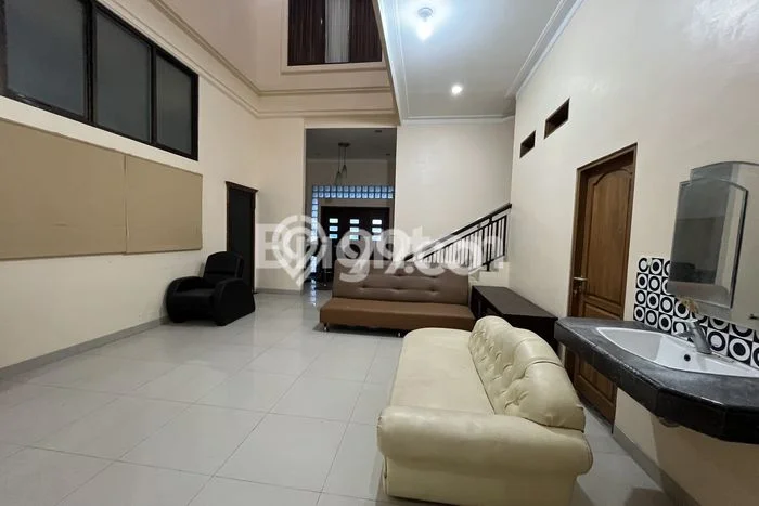 Lokasi terbaik! Rumah siap huni disewakan di Teluk Betung Barat LB 350m2 Lokasi terbaik! Rumah siap huni disewakan di Teluk Betung Barat LB 350m2
