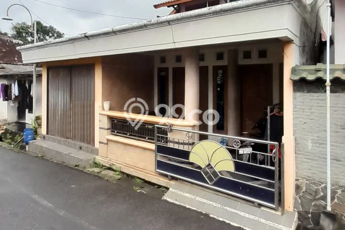 Rumah Strategis Minimalis Lb 184m2 di Gajah Mungkur, Semarang Rumah Strategis Minimalis Lb 184m2 di Gajah Mungkur, Semarang