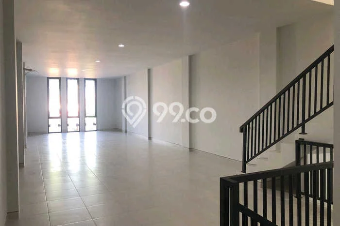 Ruko disewakan lokasi strategis Rungkut Surabaya 300m2 Ruko disewakan lokasi strategis Rungkut Surabaya 300m2