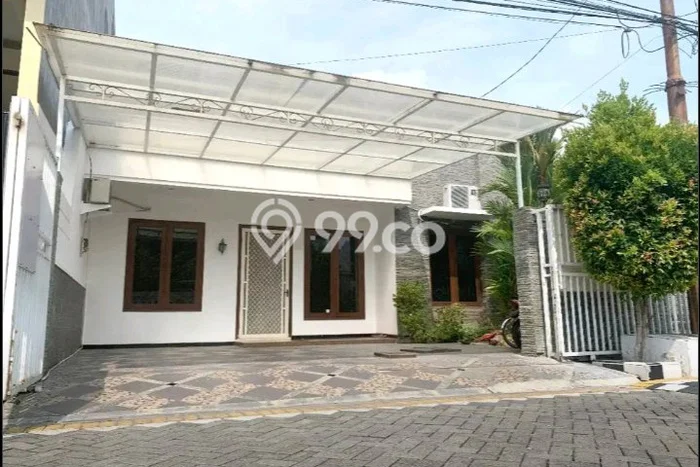 Rumah Elit Modern Tanpa Renovasi di Mulyosari Surabaya Rumah Elit Modern Tanpa Renovasi di Mulyosari Surabaya