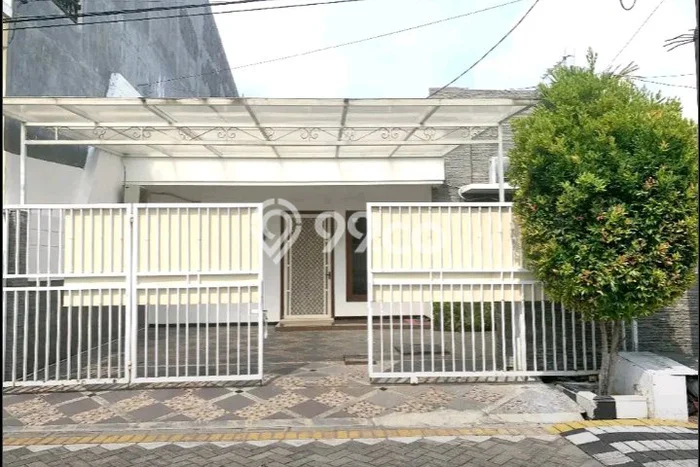 Rumah Elit Modern Tanpa Renovasi di Mulyosari Surabaya Rumah Elit Modern Tanpa Renovasi di Mulyosari Surabaya