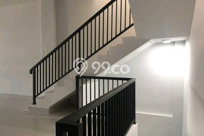 Ruko disewakan lokasi strategis Rungkut Surabaya 300m2 Ruko disewakan lokasi strategis Rungkut Surabaya 300m2