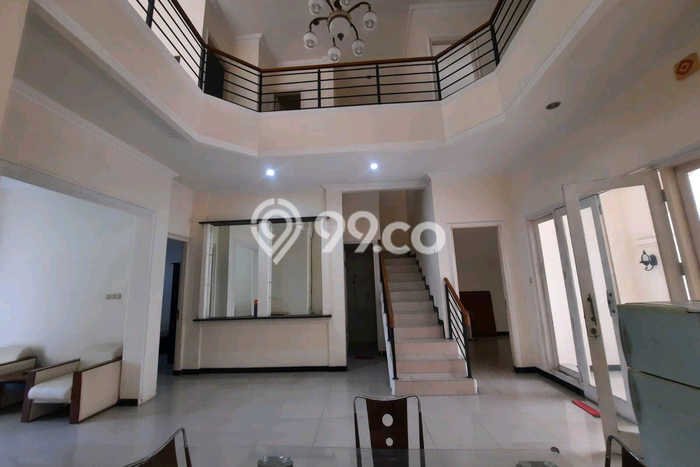 Rumah Mewah LB 300m2 Siap Huni Desain Elegan di Dharma Husada, Surabaya Rumah Mewah LB 300m2 Siap Huni Desain Elegan di Dharma Husada, Surabaya